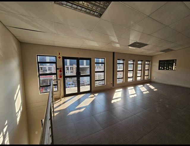 650M² WAREHOUSE TO LET IN WYCHWOOD
